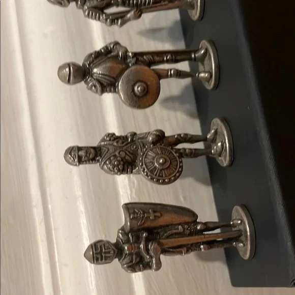 Seven metal medieval knight figurines - Picture 2 of 4